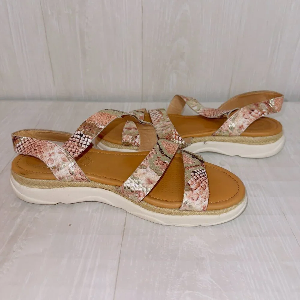 Corso Como Women's Yasha Casual Sport Sandal size US 9